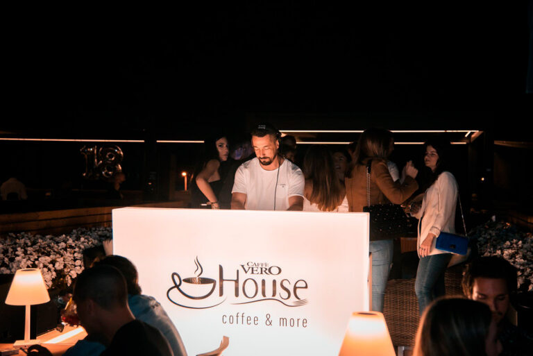 caffe vero house anteprima